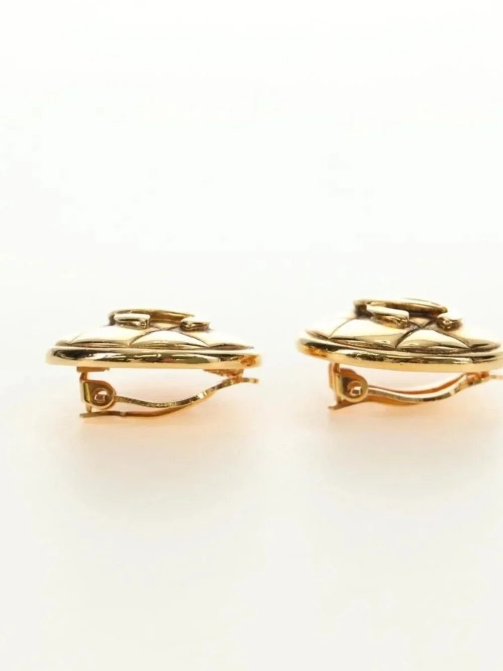 CHANEL Earring metal Gold Tone CC Auth 184597V